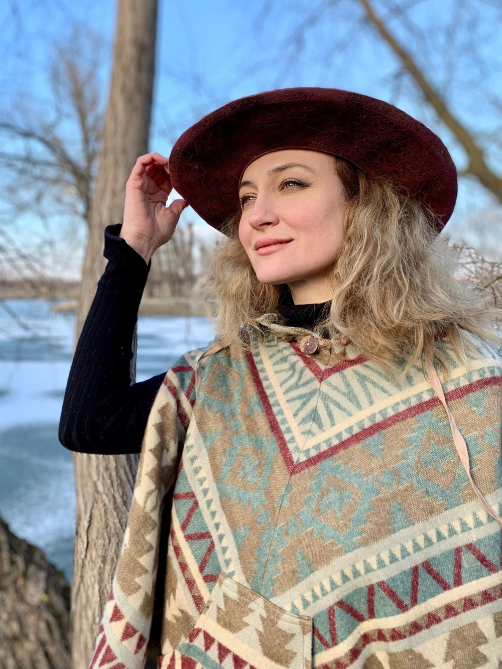 Пончо женское шерстяное с орнаментом