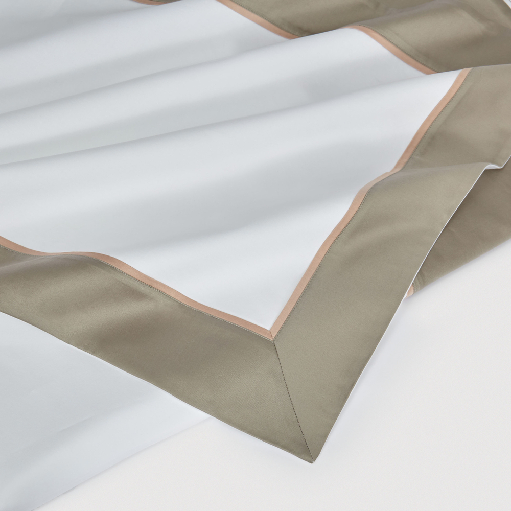 Постельное белье 2 спальное евро макси Сlaire&Caroll Frame белое с оливково-бежевым