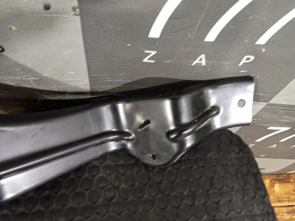 Кронштейн передней панели правый JAC JS3 23-нв Б/У Оригинал 2803503U226K