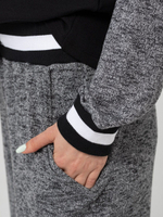 Женский спортивный костюм свободного силуэта