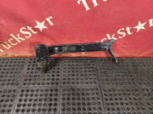 Кронштейн бампера левый