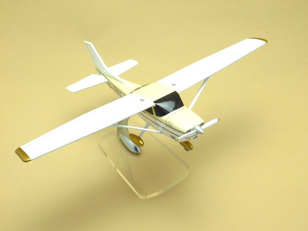 Модель самолета Cessna 172S (М1:32,Золотисто-белый)