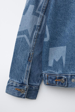 ZARA ДЖИНСОВАЯ КУРТКА С ПРИНТОМ, СИНИЙ