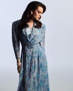 Платье из голубого шёлкового панбархата с фактурным цветочным орнаментом