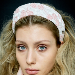 Кокошник с розовыми цветами и декором