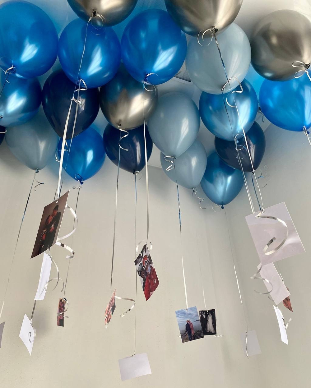 Синие воздушные шары под потолок с фото №3164