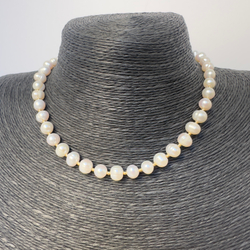 Колье «Белый Шёлк» — с речным жемчугом