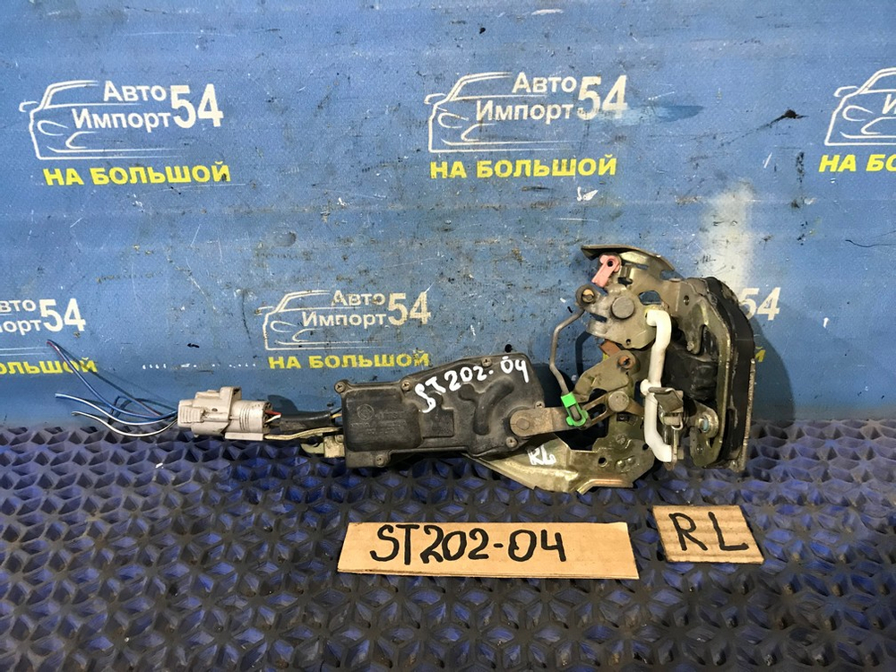 Замок двери задней левой TOYOTA CARINA ED 1994