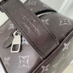 Louis Vuitton Locker Dopp Kit