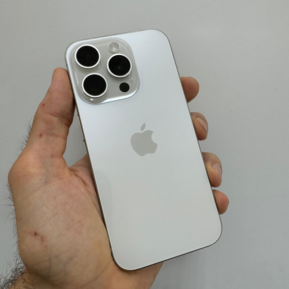 Apple iPhone 15 Pro 256gb АКБ 100% (клолюка,кабель)