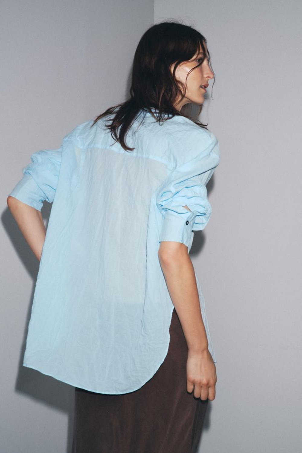 ZARA РУБАШКА ИЗ ЖАТОЙ ТКАНИ С ПУГОВИЦАМИ — ZW COLLECTION, ГОЛУБОЙ