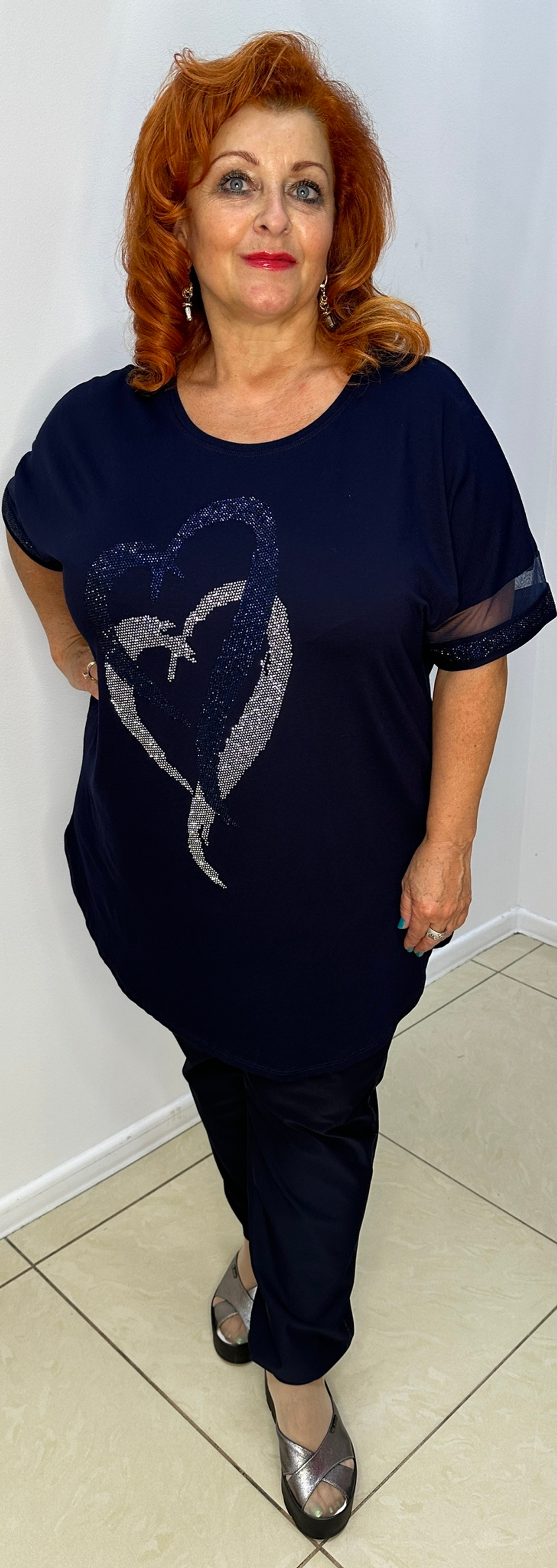 Темно-синяя туника со стразовым принтом 2-х сердец