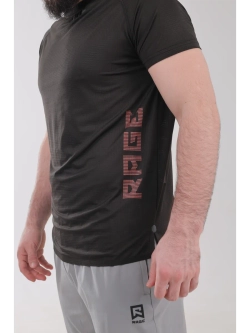 Спортивная футболка с перфорацией