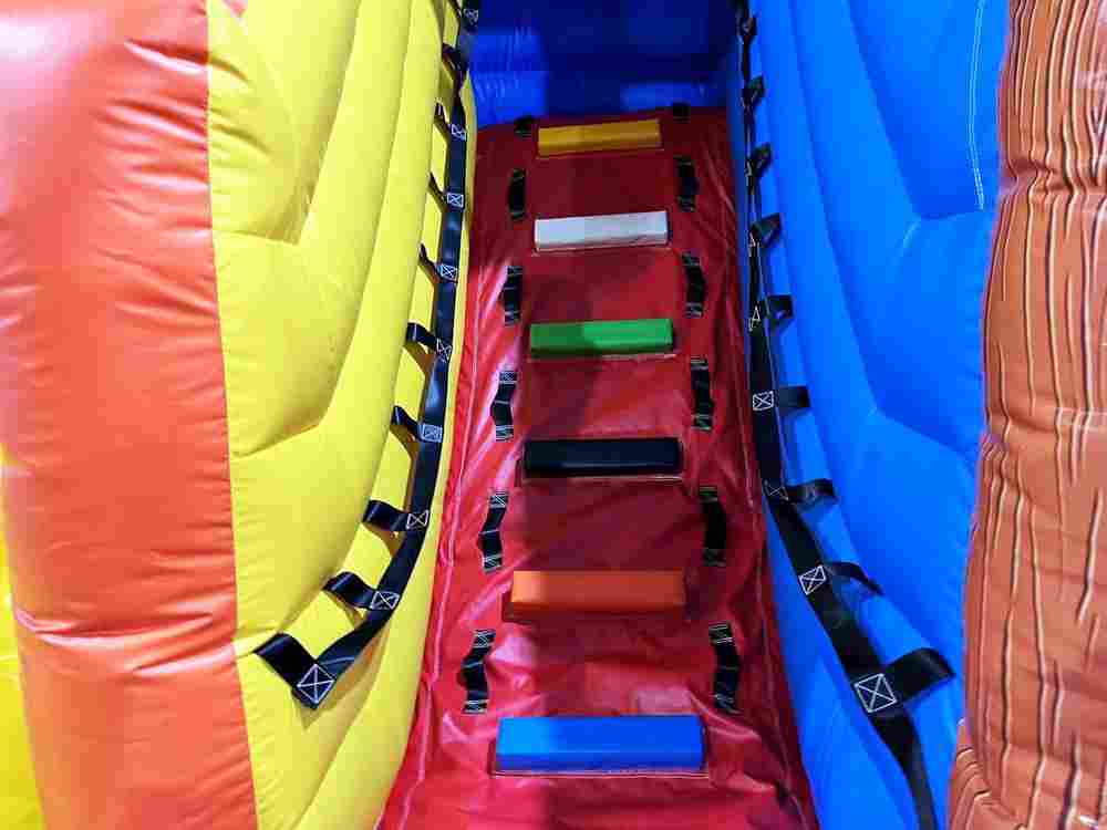 Надувной батут "Веселый кораблик", 7x5x5 м.