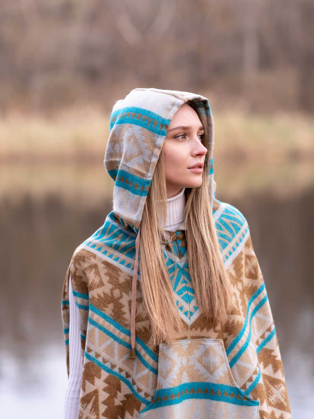 Пончо женское шерстяное с орнаментом