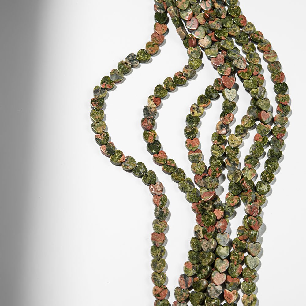 Унакит натуральный, мини-сердечки, 6,3мм