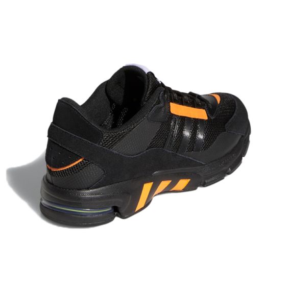 Adidas EQT С бежевыми кроссовками Низкие цены