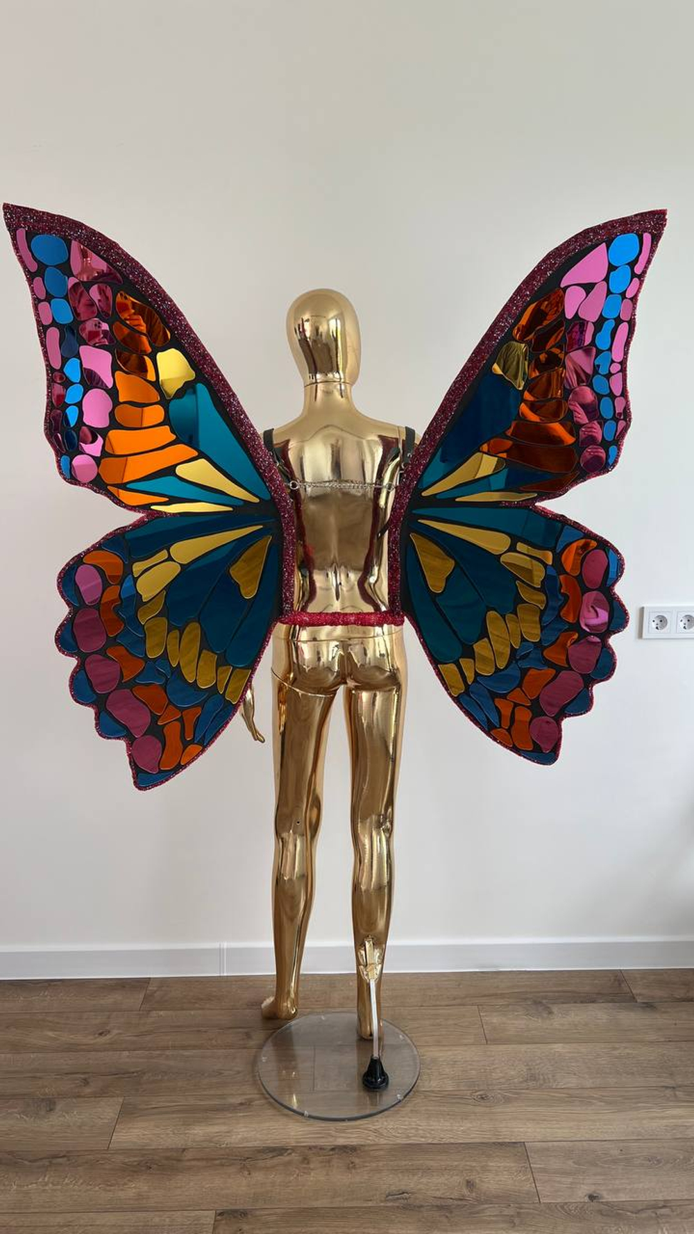 ЗЕРКАЛЬНАЯ БАБОЧКА