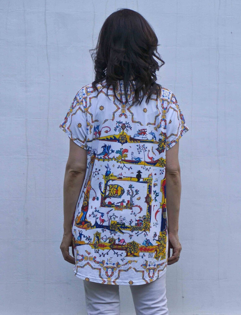 Футболка "Лабиринт", о мотивам средневековых буквиц и фантастических существ со страниц Псалтири Латтрелла