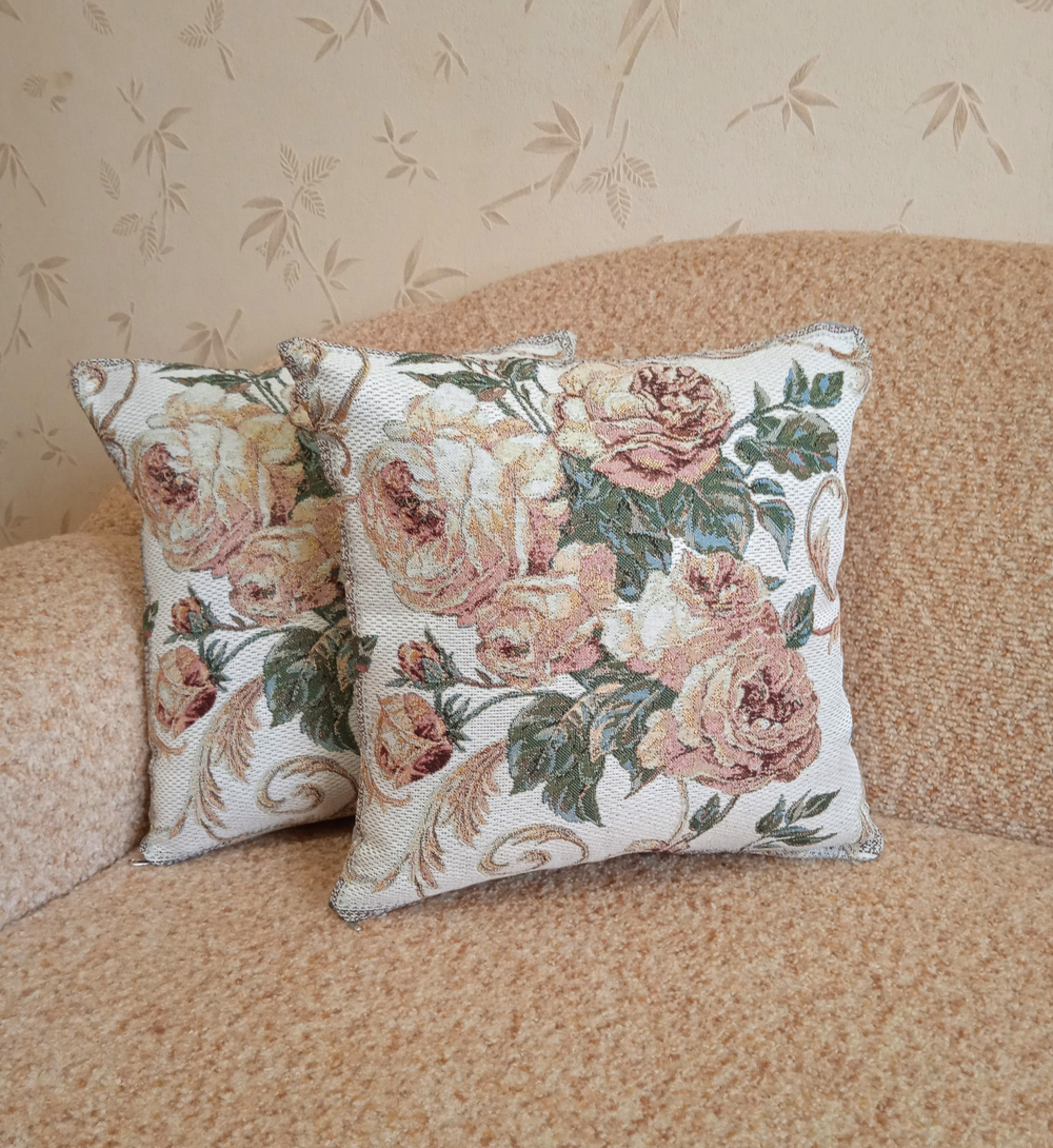 Декоративный гобеленовый чехол для интерьерной подушки Розарий 38*38