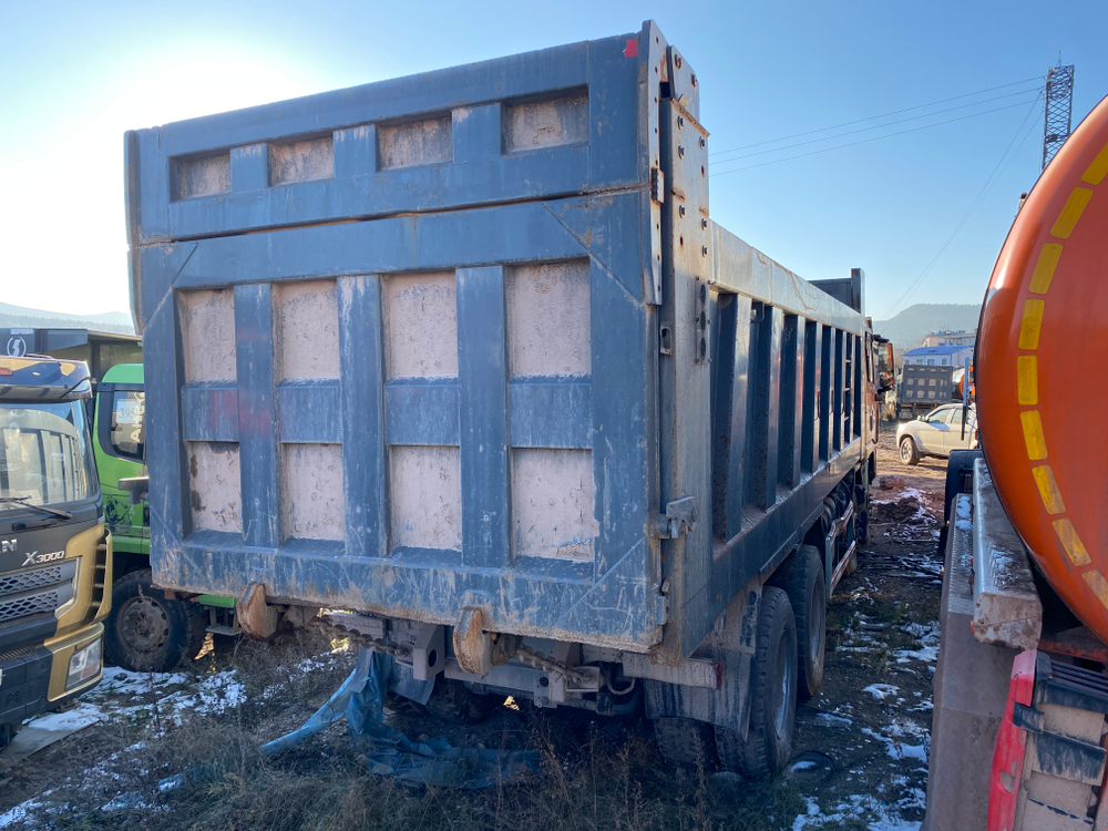 Shacman (Shaanxi) SX* 8x4 Самосвал SX33186V366 (Дизельный, 11,6 л, 423 л.с., МТ)
