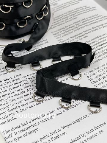 Лента черная с серебристыми металлическими петлями крючками корсетная