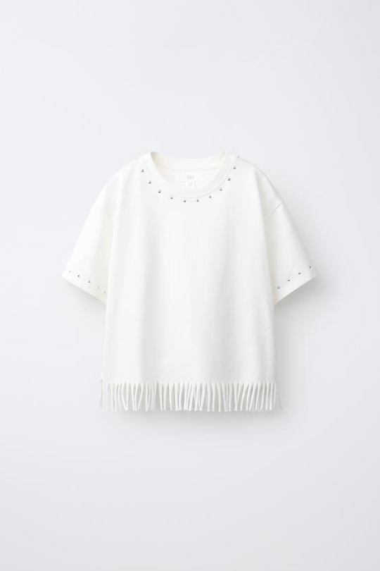 ZARA ФУТБОЛКА С БАХРОМОЙ И ЗАКЛЕПКАМИ, БЕЛЫЙ