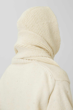Шарф с капюшоном молочного цвета