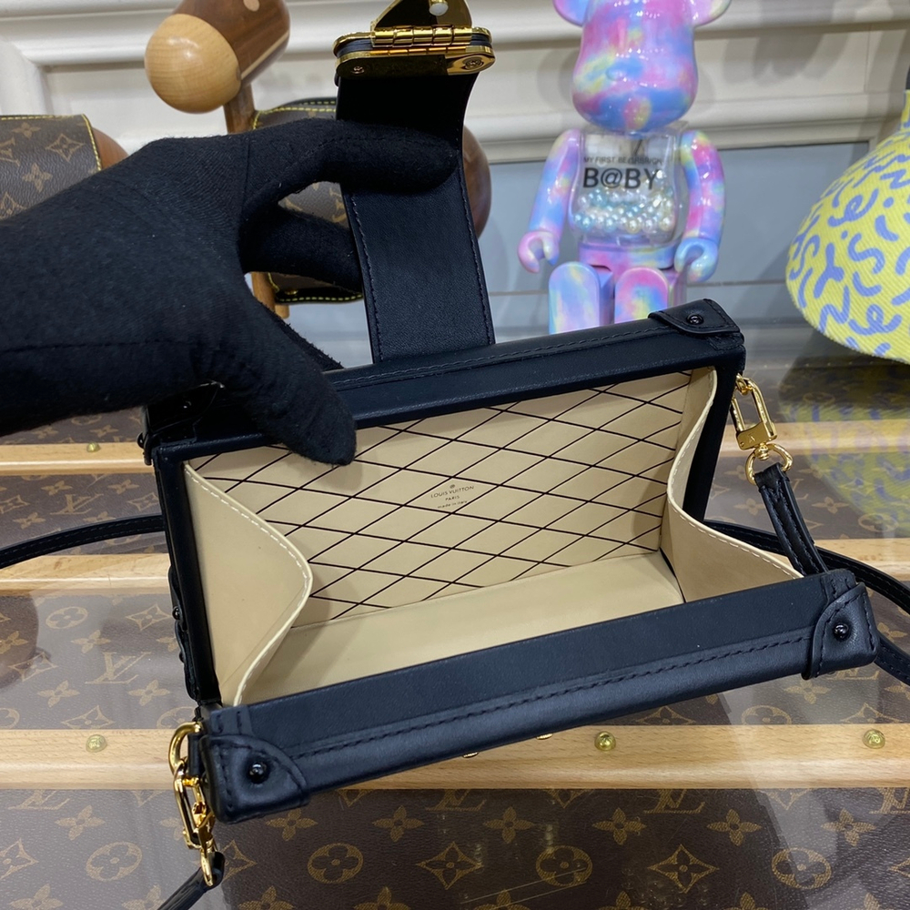 Louis Vuitton Petite Malle