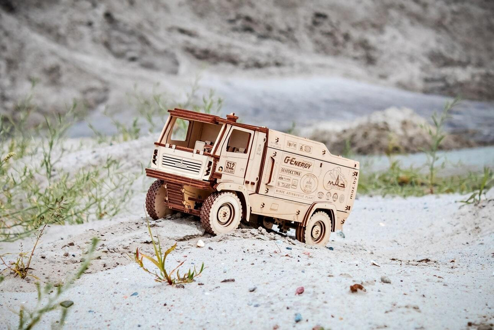 Гоночный грузовик МАЗ-5309RR от EWA - Деревянный конструктор, сборная механическая модель, 3D пазл, в масштабе 1:20