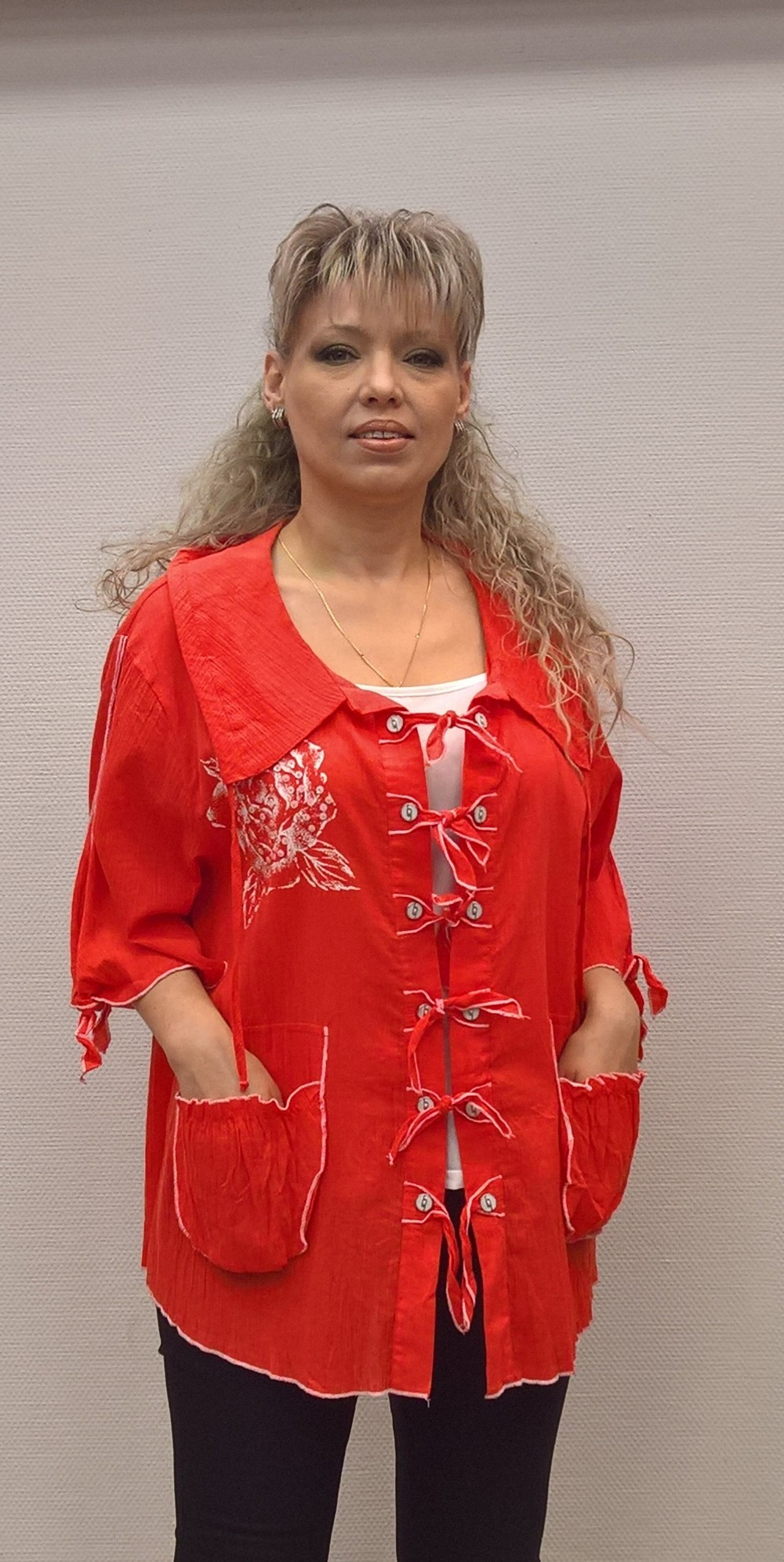 Итальянский оригинальный блузон с белыми рисунками