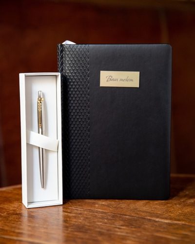 Набор с гравировкой: Ежедневник  и Шариковая ручка Parker Jotter Essential, St. Steel GT (коричневый