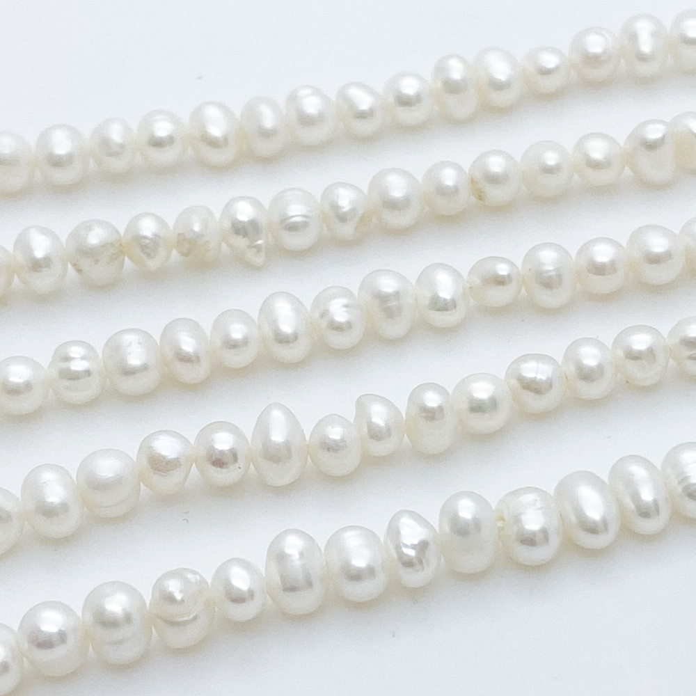 Жемчуг, размер около 3,8-4*4,5-5,5 мм, цена за 46-47 шт (1/2 нити)