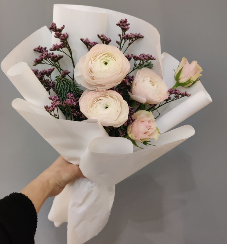 Букет "Нежность ранункулюсов"