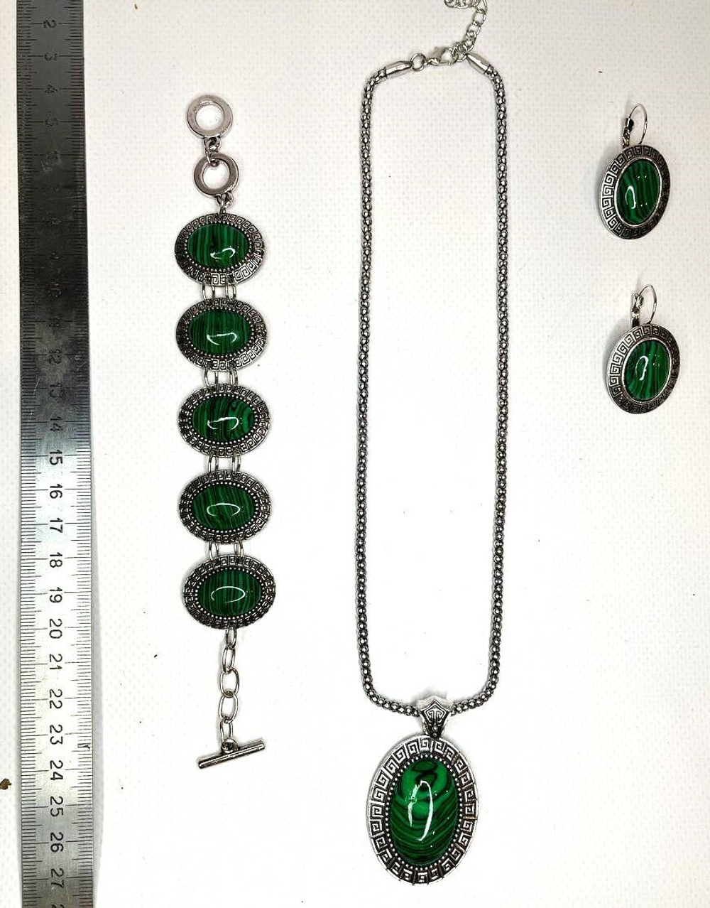 Комплект бижутерии. Подвеска, серьги, браслет с малахитовыми вставками "Малахит" Форма "Овал""