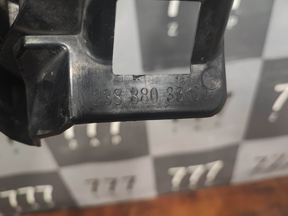 Кронштейн заднего бампера левый E-Class (C238) 17-нв Б/У Оригинал A2388803300