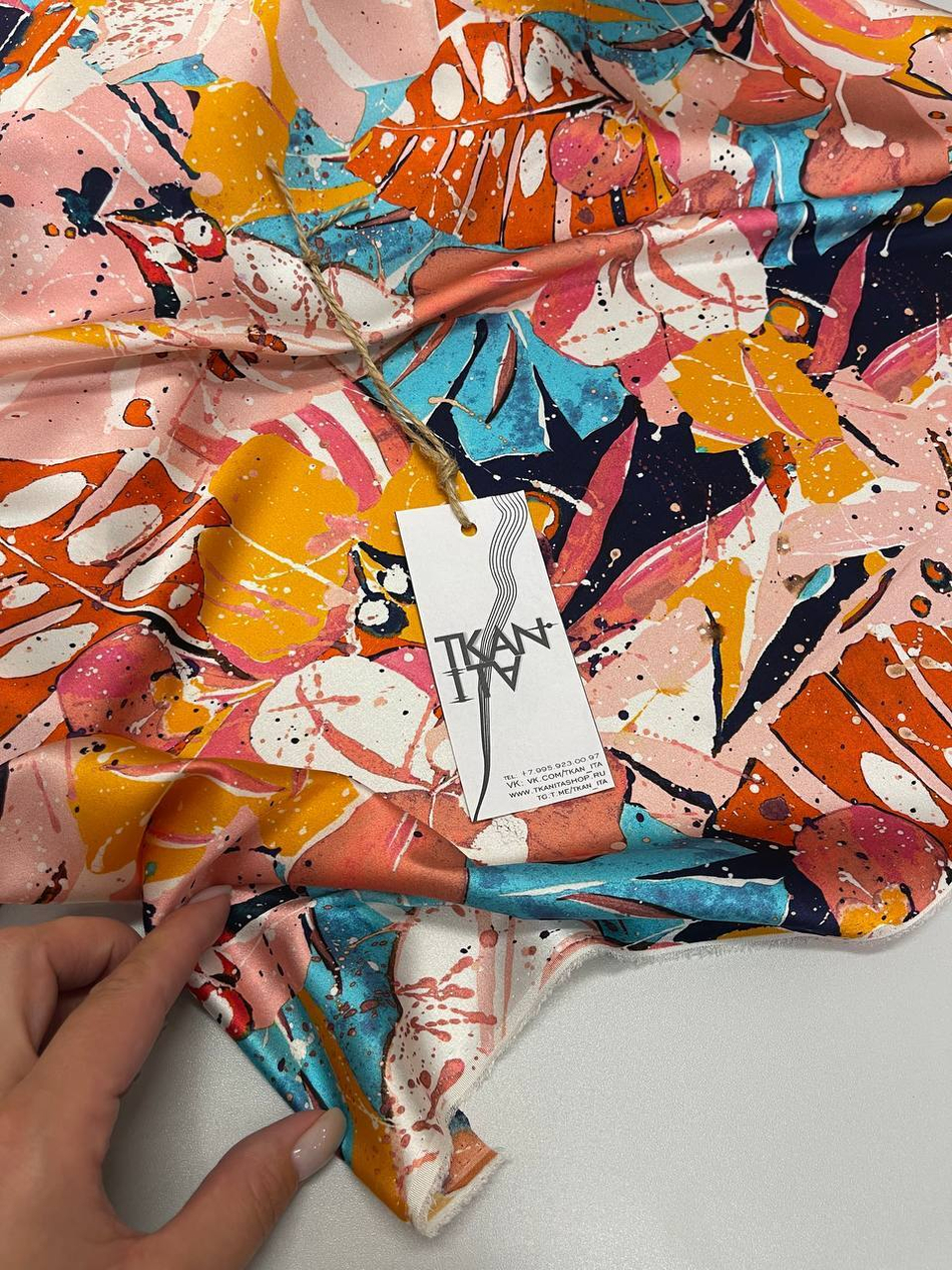 Плательно-блузочный принтованный шелк с эластаном (Alta Moda, 97%шелк/3%эластан, Крупный растительный принт в розово-коралловой гамме с голубыми акцентами и светлыми брызгами, 133)