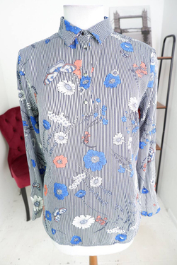 Блузка для практичного образа, визуально на 46 размер