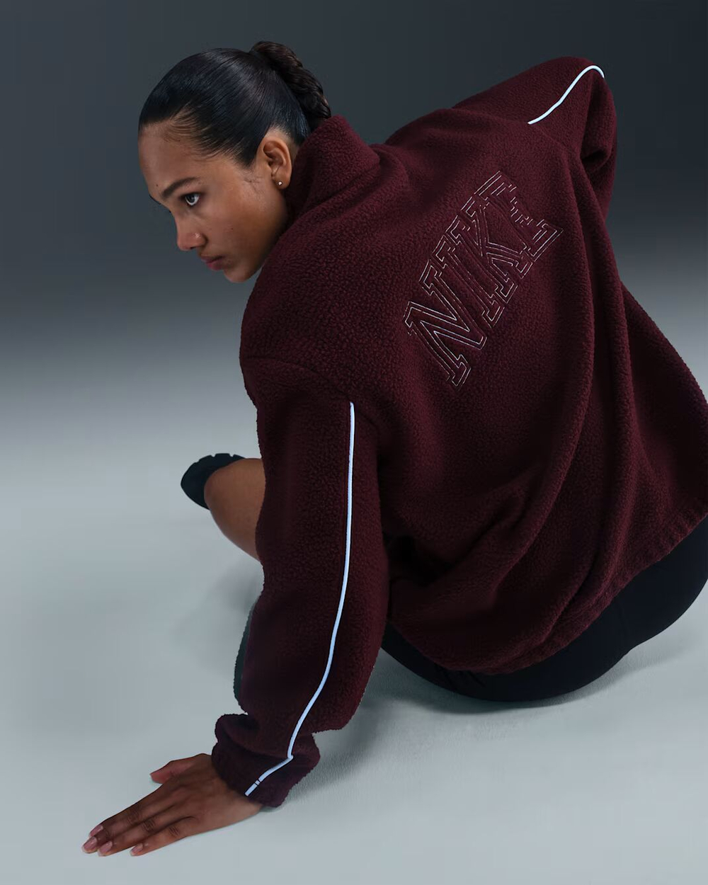 Nike Sportswear Женская флисовая куртка с длинным ворсом и застежкой-молнией по всей длине -NIKE