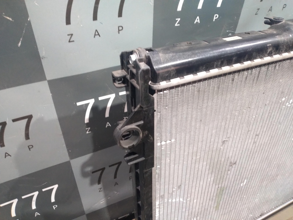 Радиатор двигателя Toyota Land Cruiser 200  Б/У Оригинал 1640051040