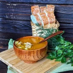 Готовый рассольник с перловкой 350 мл — порционный обед для офиса и дома. Сбалансированный состав и традиционный вкус.