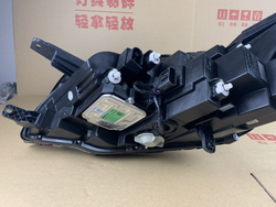 Оригинальная LED фара на Roewe RX5 (правая/левая), повышенная комплектация