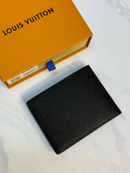 Бумажник Louis Vuitton Multiple из тиснёной яловой кожи Taiga