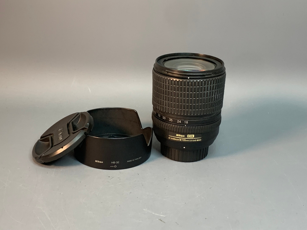 Nikon 18-135mm f/3.5-5.6G ED-IF AF-S DX Zoom-Nikkor