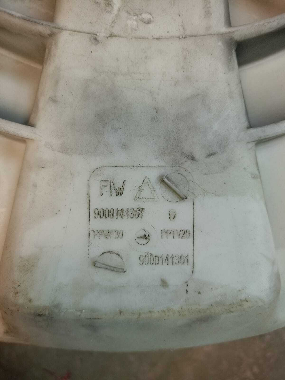 112 Зaдний пoлубак для стиральной мaшины Воsсh 9000141367 б/у