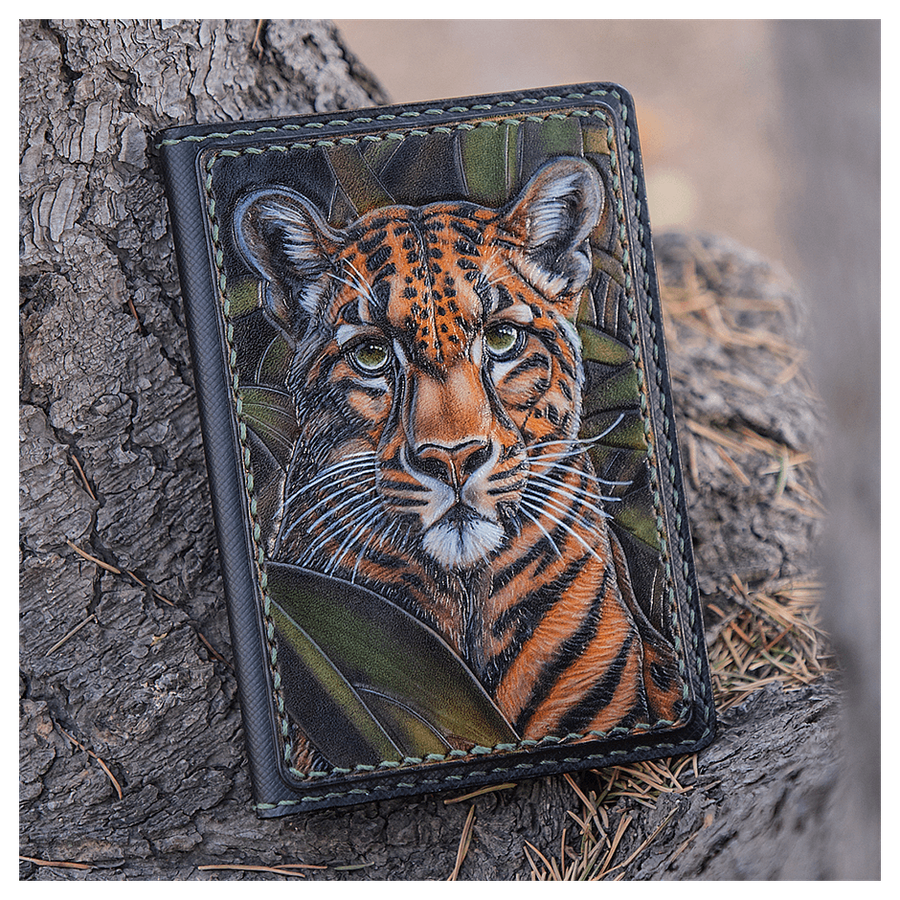 Кожаная обложка на паспорт «Ягуар»