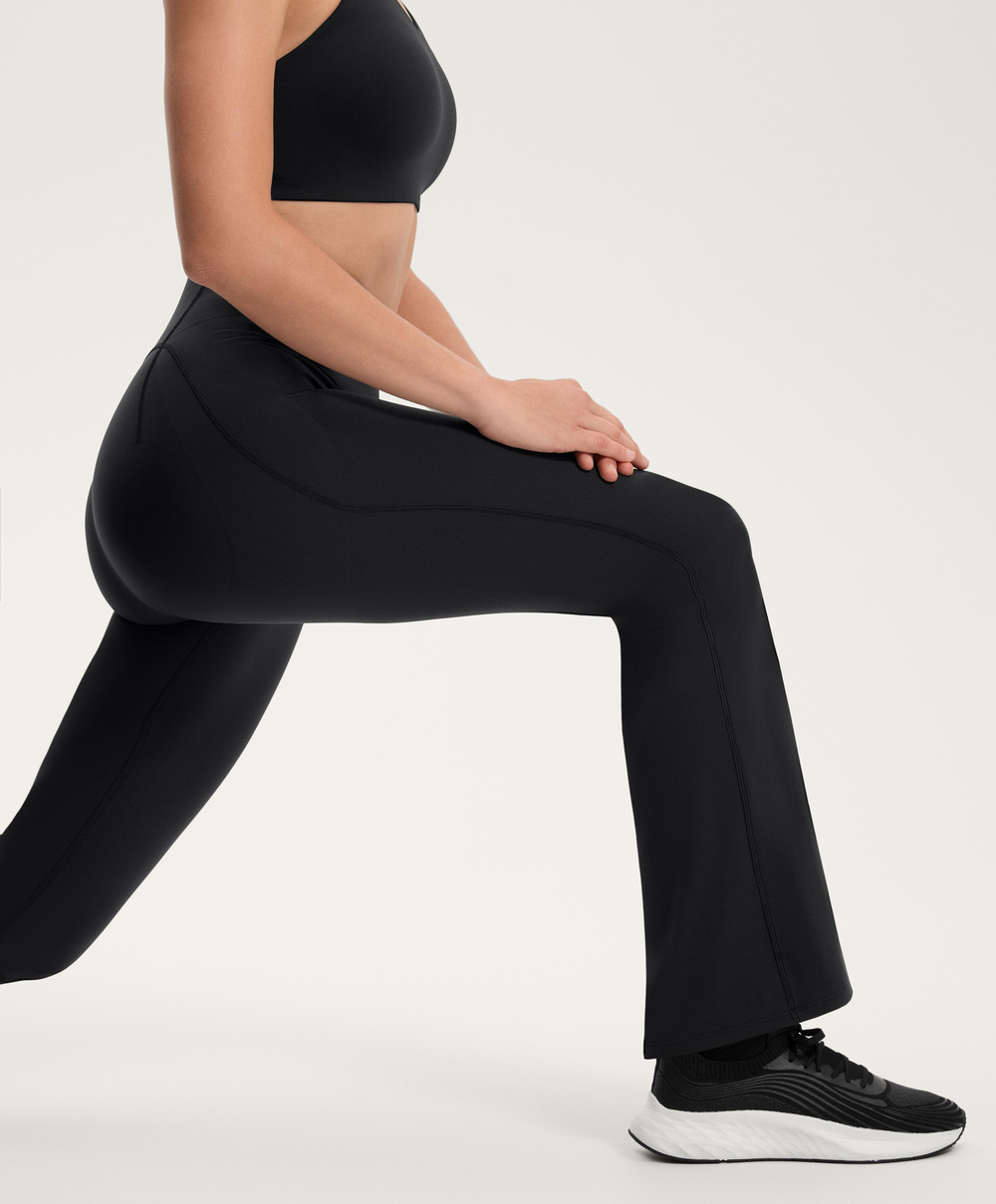 OYSHO Компрессионные брюки клеш Flare Compressive Raise Up, черный