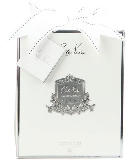 Букет роз кораллового цвета в металлической вазе, Cote Noire