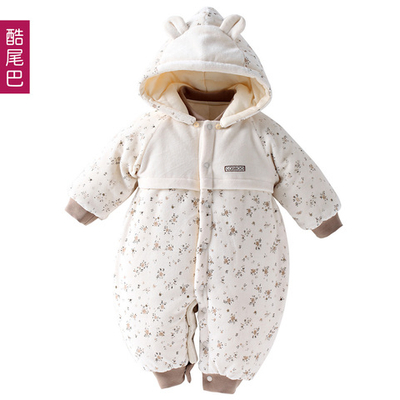 Комбинезон утепленный с принтом цветов и капюшоном