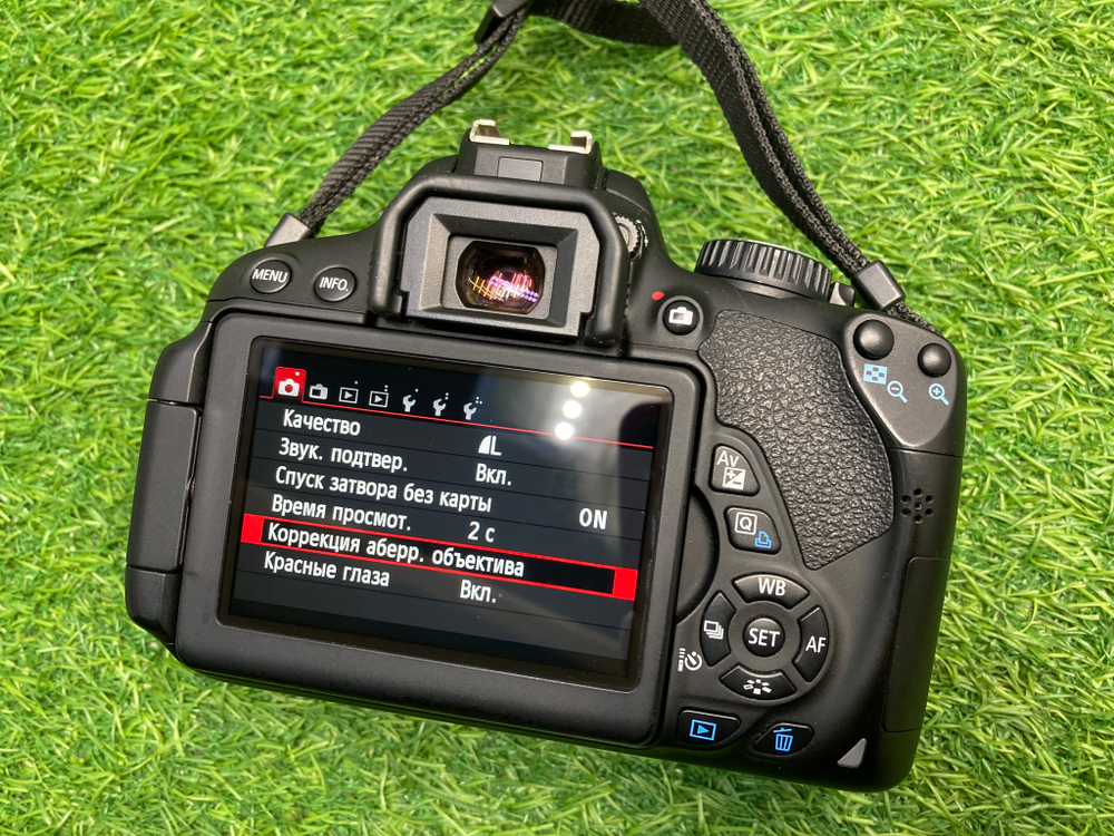 Canon 650D kit 18-55mm IS II 8.000 кадров